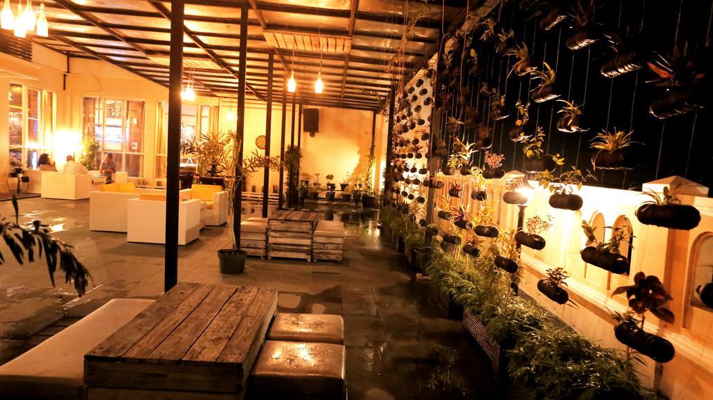 Amarelo Hotel Solo Exterior photo