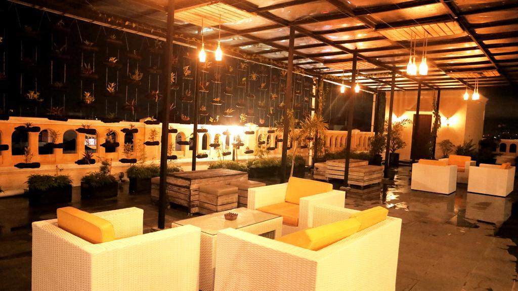 Amarelo Hotel Solo Exterior photo