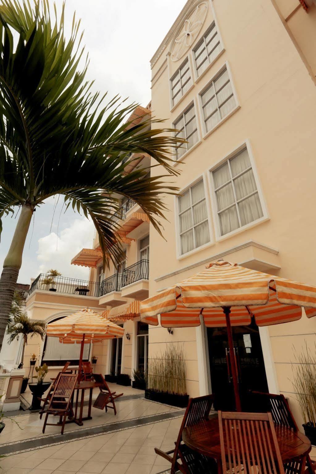 Amarelo Hotel Solo Exterior photo